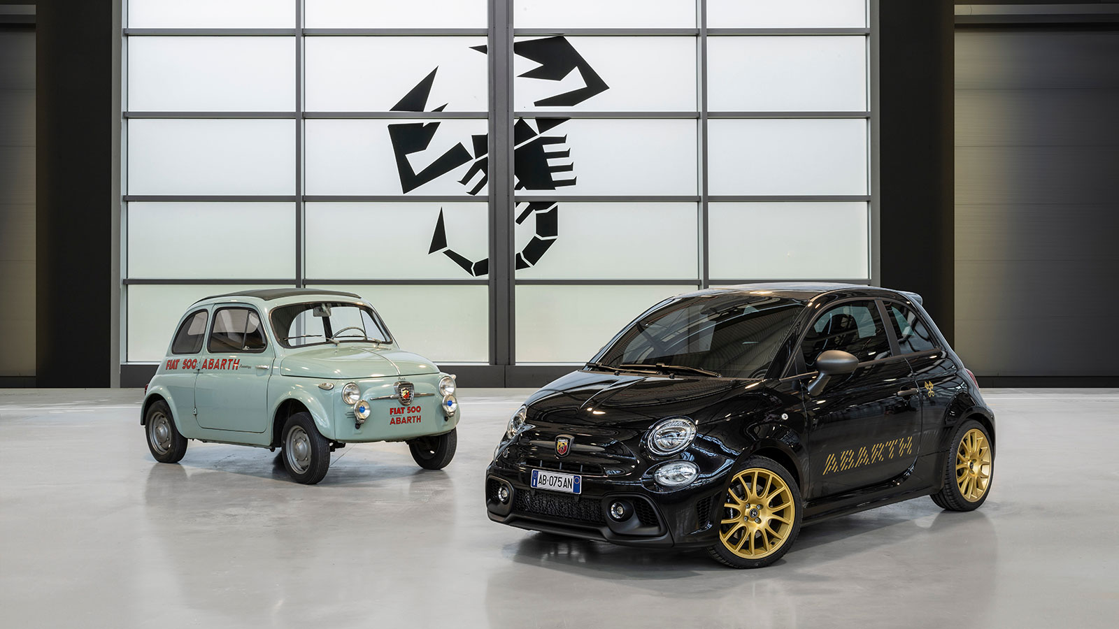 Το νέο Abarth 695 75° Anniversario «αποχαιρετά» τον 1.4 T-Jet κινητήρα